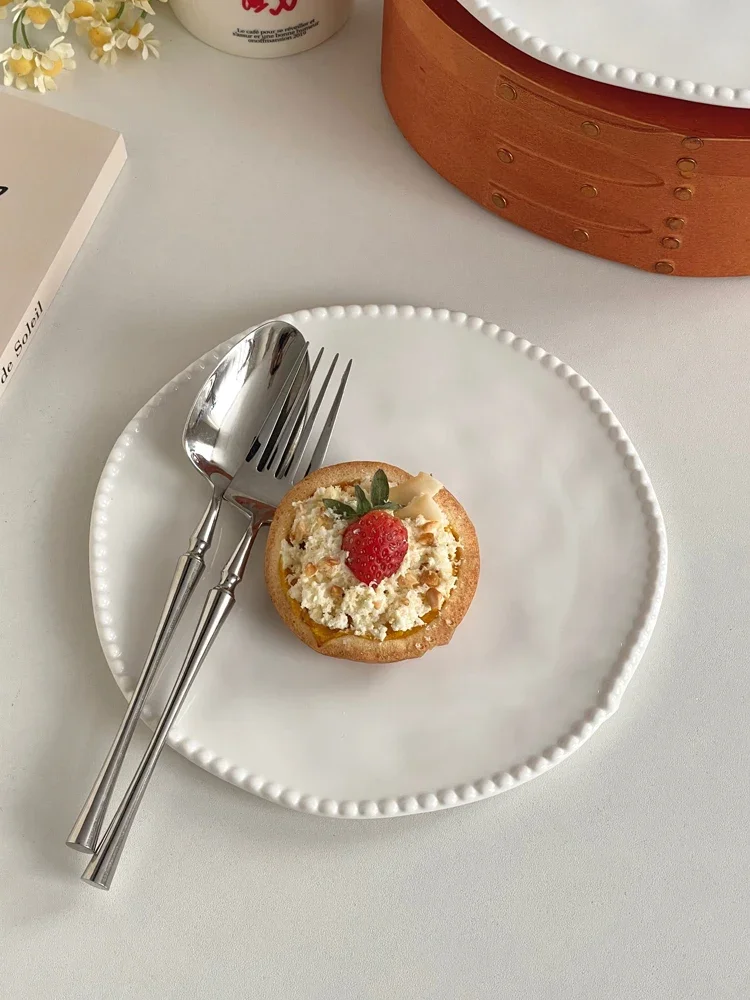 Light Luxury White Ceramic Round Plate Solid Colour Western Steak Plate Household Breakfast Pastry Plate Tableware