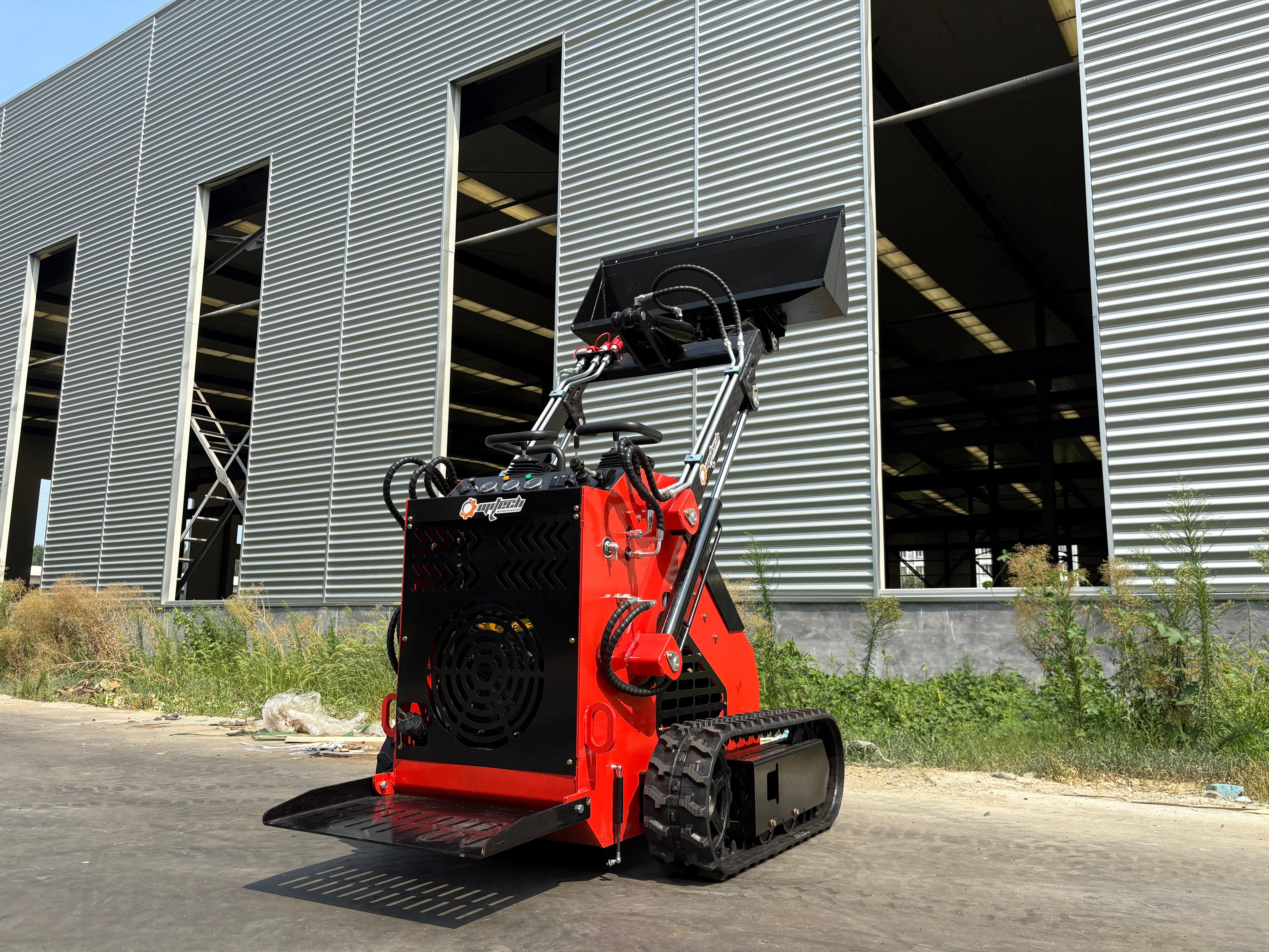 

Индивидуальный фермерский строительный мини-погрузчик с бортовым поворотом, колесный погрузчик, дизельный двигатель, короткий поворотный радиус, прямые продажи с фабрики, быстрый