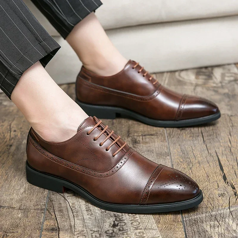 Carving Dress Shoes Men Designer Fashion Handmade Business Formal Shoes Men Original Pointed Wedding Shoes 2024