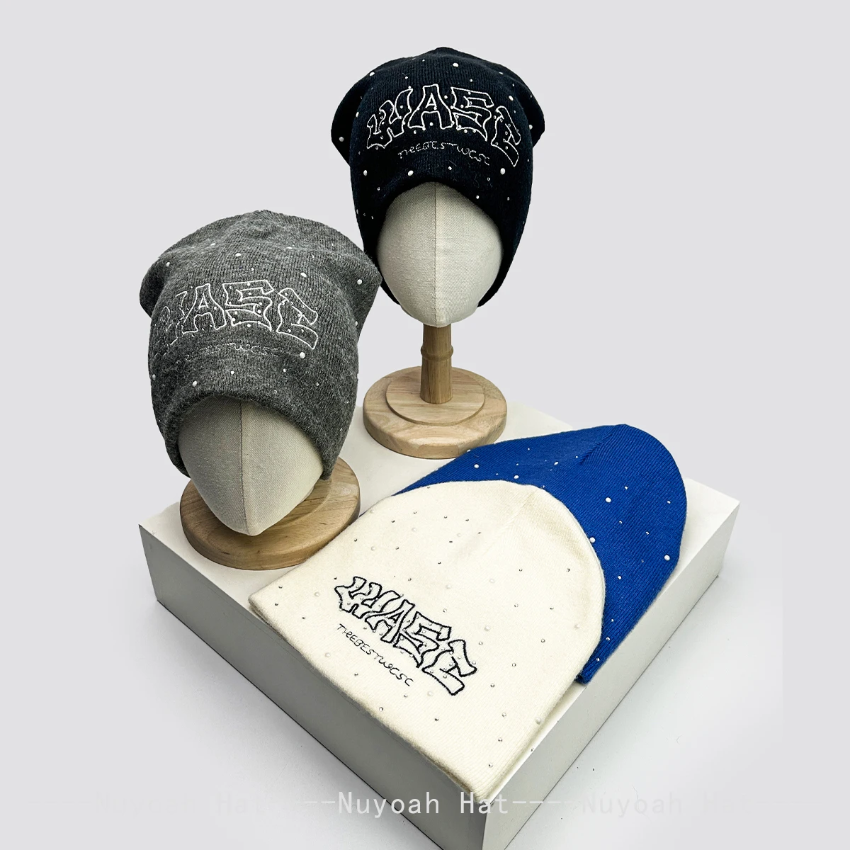 

New Men Women Stick Diamond Pearls Letters Embroidery Knitted Hats Warm Korean Fashion Personal Fisherman Caps Versatile Niche