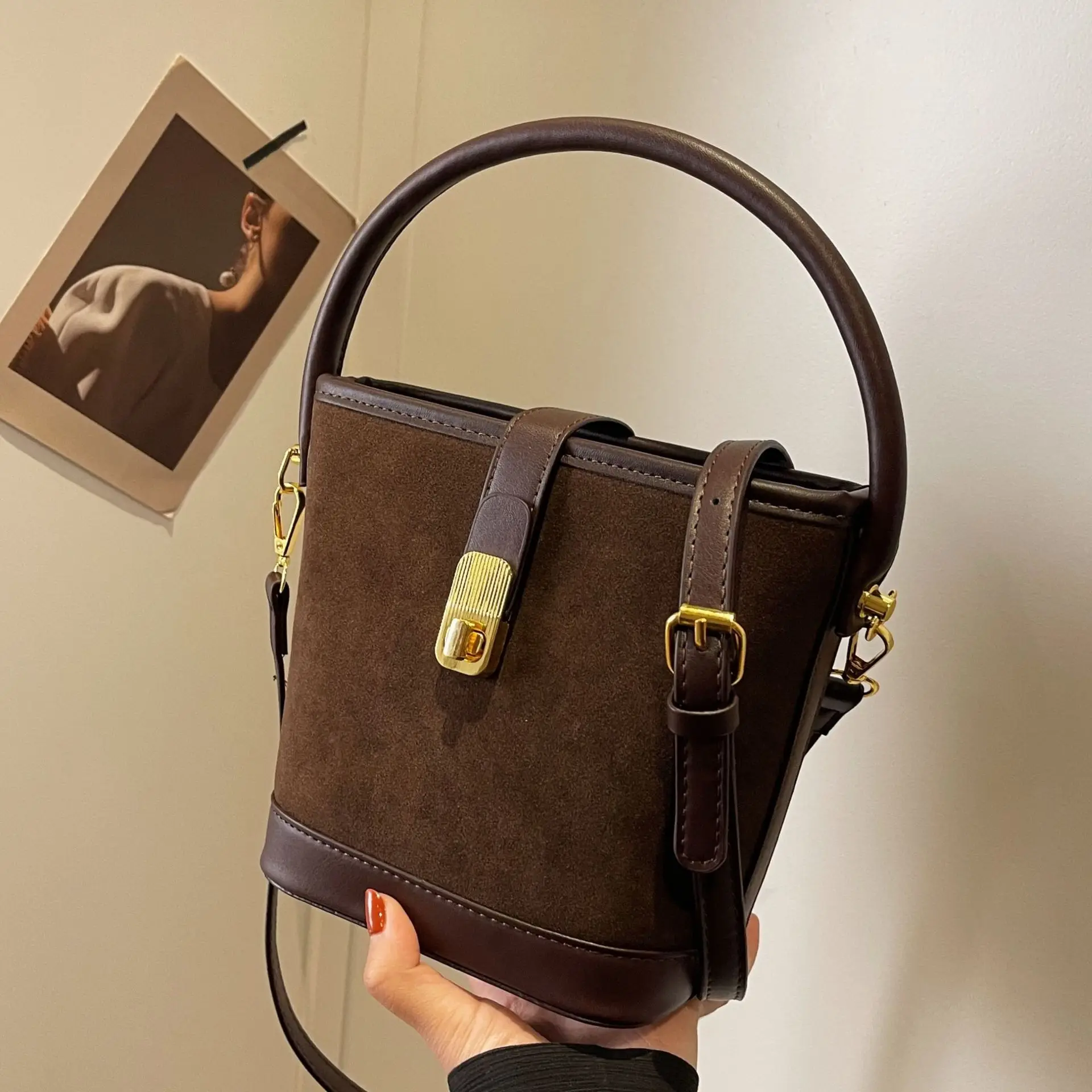 

2024 New Autumn Winter Retro Niche Design Suede Bag Women's Bag Fashion Casual Shoulder Crossbody Bag Portable Bucket Bag