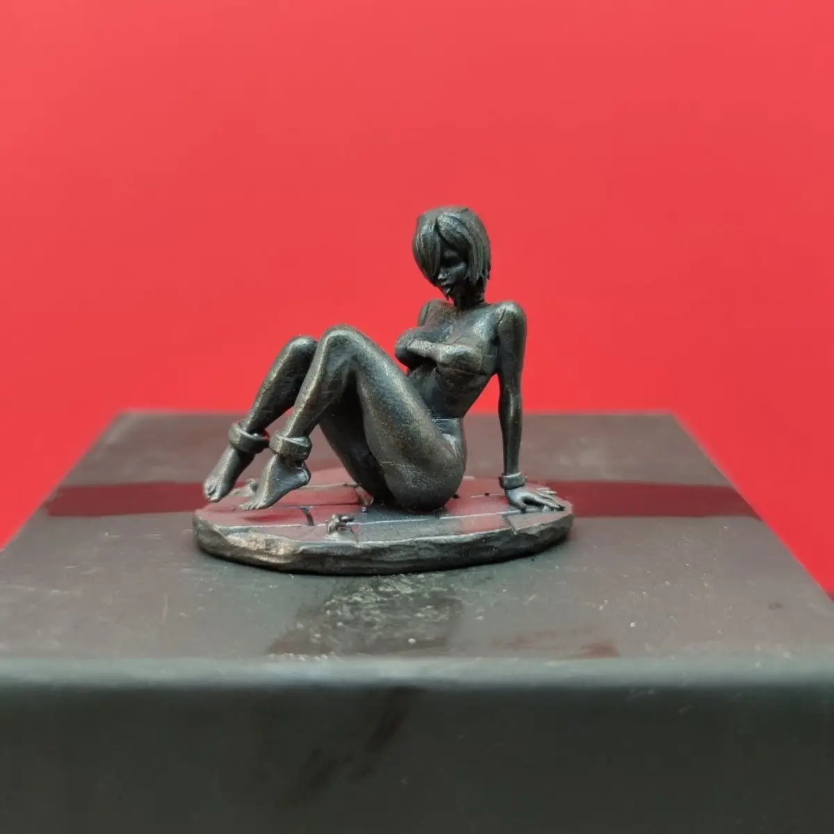 

​​Antique Brass Seated Lady Figurine, Mini Desktop Decoration, Vintage Style Collectible Art Statue for Home Office Decor​​