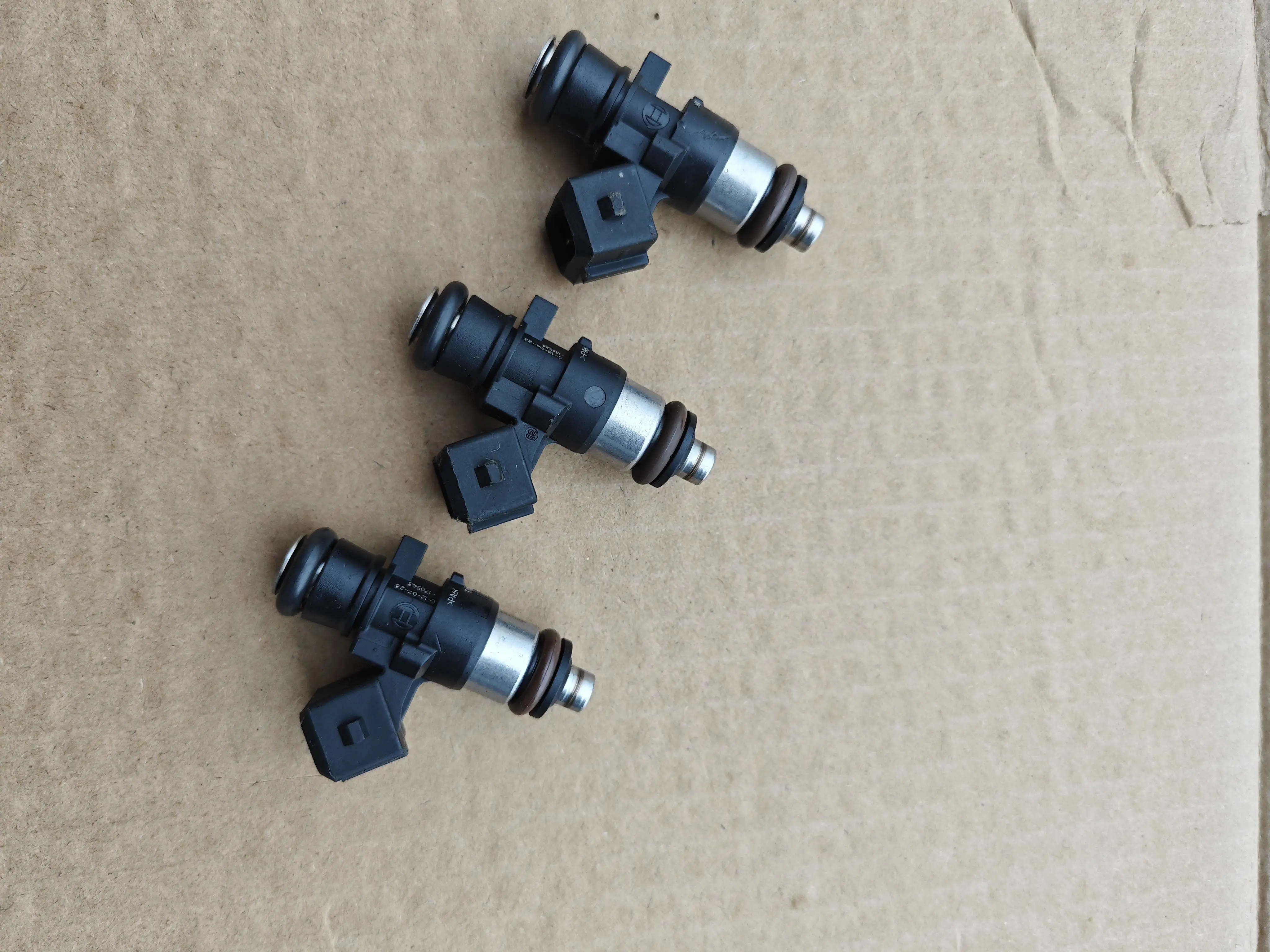 

Motorcycle Fuel injector Nozzle for Benelli Qianjiang TNT 600 300 125 150 400 TNT25 302 TRK251 TRK502 Leoncino 250 500 502C 502X