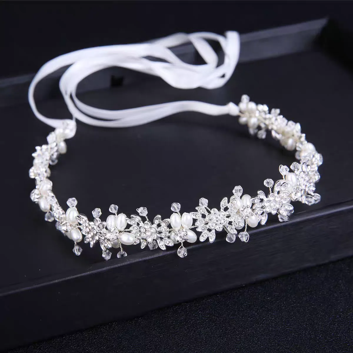 

Bridal Headwear Luxurious Shiny Silver-Color Ladies' Hair Accessory Suitable For Wedding, Festival Gift