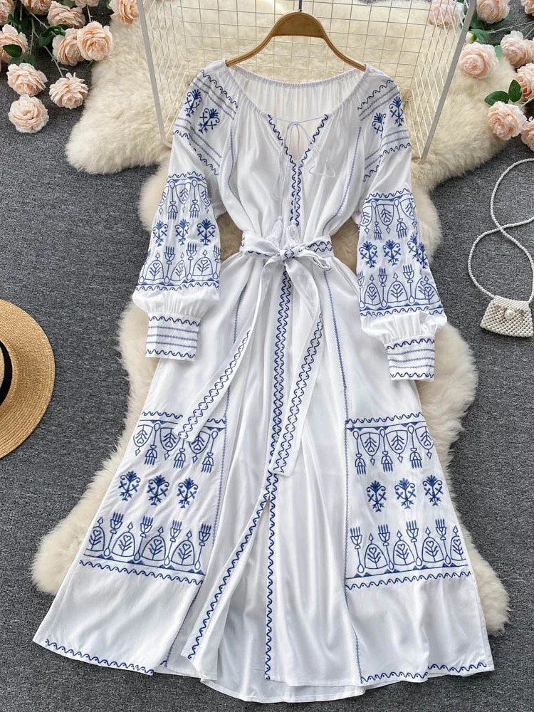 Spring Autumn French Vintage Long Sleeve Embroidered Dress Feminine High Waist Slit Long Swing Dresses for Women GD694