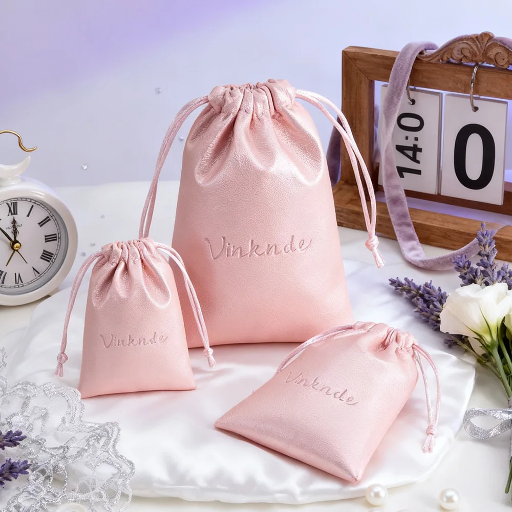 

100 шт., сумка для ювелирных изделий из искусственной кожи с логотипом, кольцо, серьги, браслет, сумка для хранения на шнурке, дорожная рождественская коробка для макияжа, персонализированная