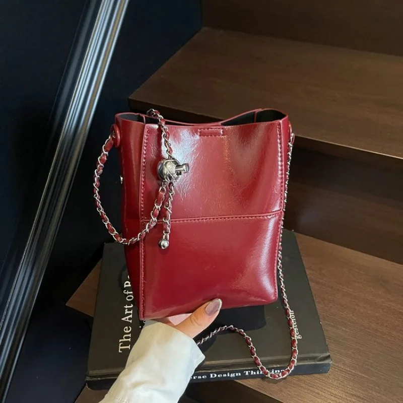 حقيبة ساعي البريد للسيدات متطورة مصنوعة من جلد نوبوك، عصرية من تشيانغ ماي، خفيفة الوزن، ناعمة، مظهر يومي ​