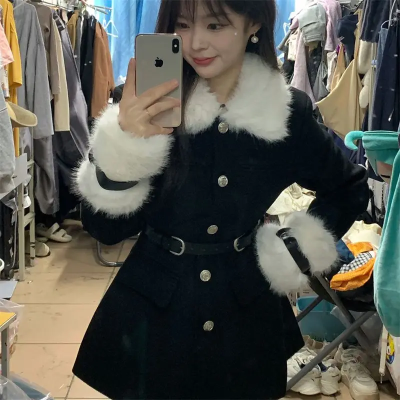 

Зимняя утолщенная японская модная женская ветровка с черным меховым воротником, утягивающий французский элегантный шикарный плащ, женская одежда 2025