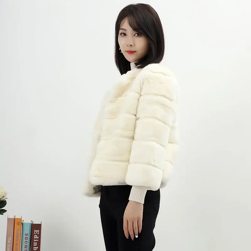 2025 chaqueta de mapache Natural auténtica, abrigos de moda para mujer, abrigo de piel auténtica con cuello redondo, Sudadera con capucha gruesa y cálida, nuevo estilo desmontable Wh104