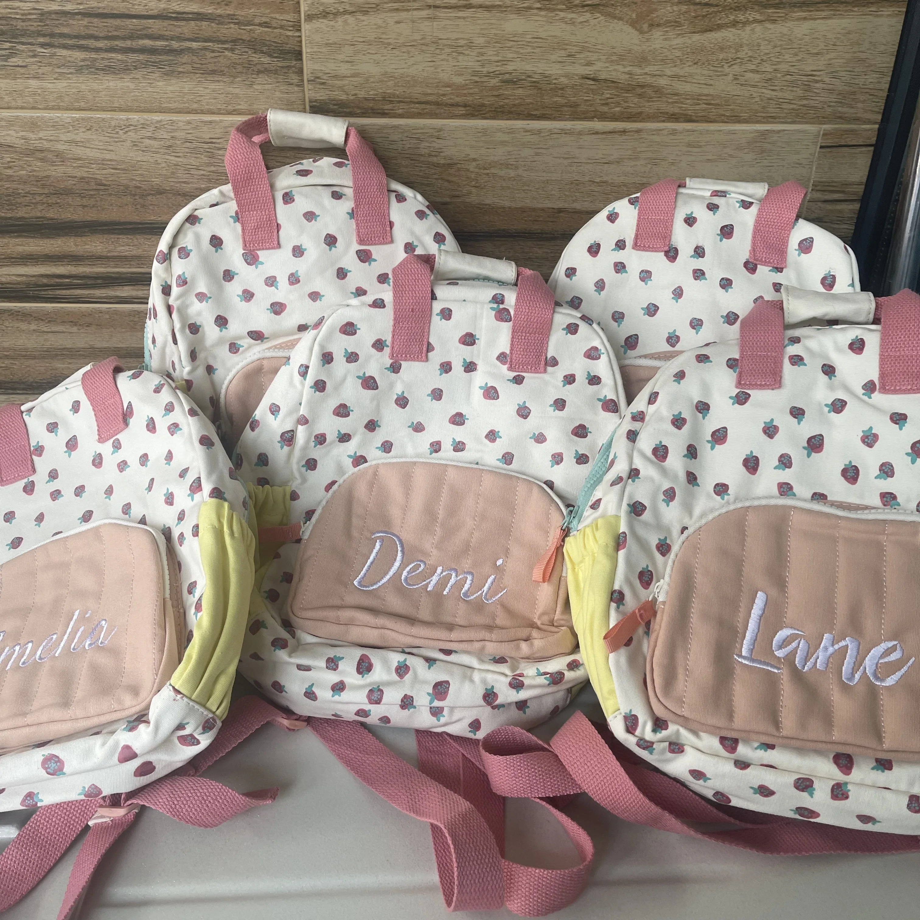 Mochila com nome personalizado para crianças, escola primária personalizada, meninas saída, snackbag, lona de algodão, morango, novo