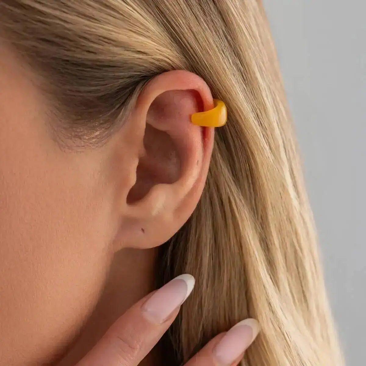 SHIXIN Y2K Colored Resin Ear Cuff Earrings for Women Clip On Earrings Dopamine Color Jewelry Summer Simple Punk Jewelry New 2026