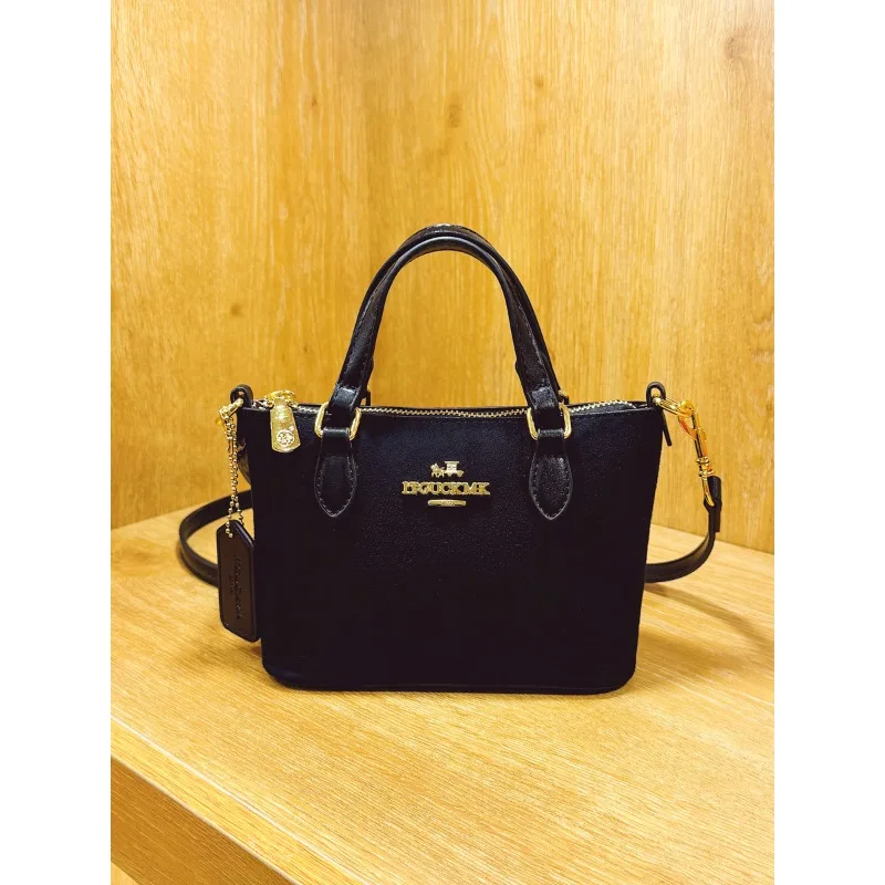 

Lightweight Bag for Office Daily Commute Travel Made of PU Material Shoulder Crossbody Style