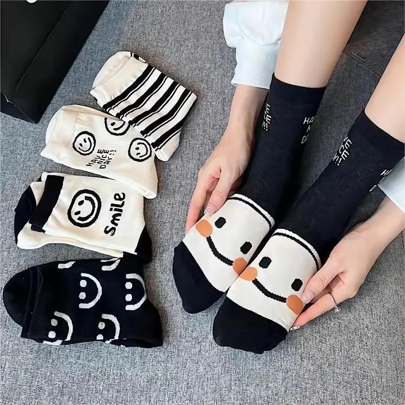 5Pairs Popular Cartoon Smile Face Comfortable Stockings Lovely Casual Style Sweet Stockings INS Trendy Winter Pure Cotton Socks