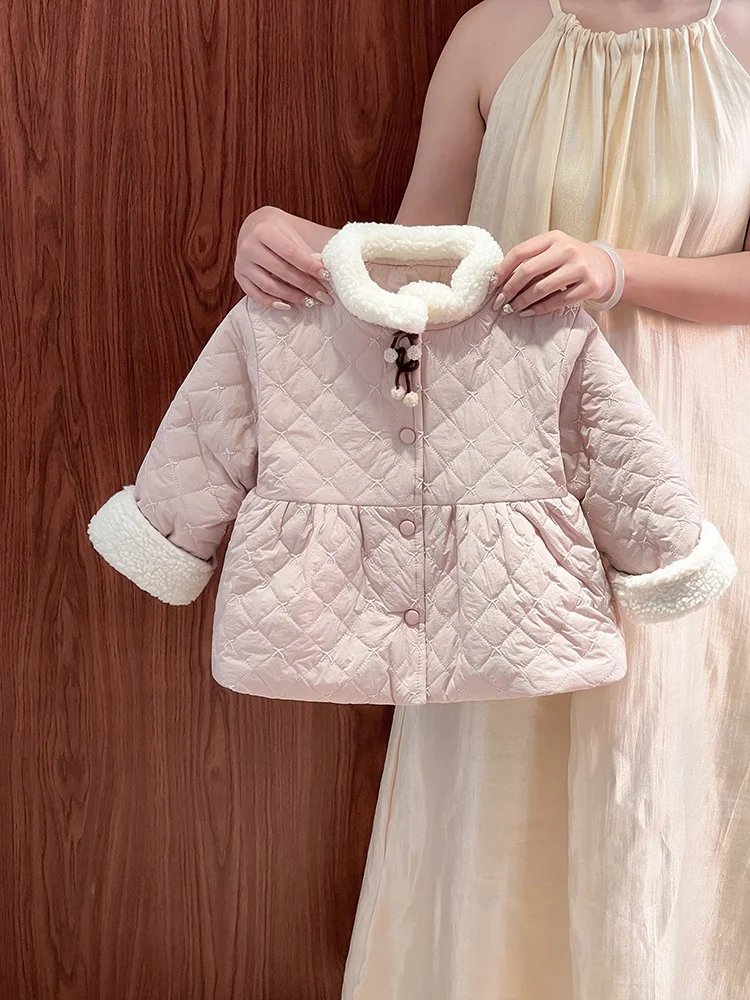 

Новая зимняя куртка для девочек 2025 года, утепленная, из хлопка, модная теплая одежда для малышек, прямой крой, длинный рукав...