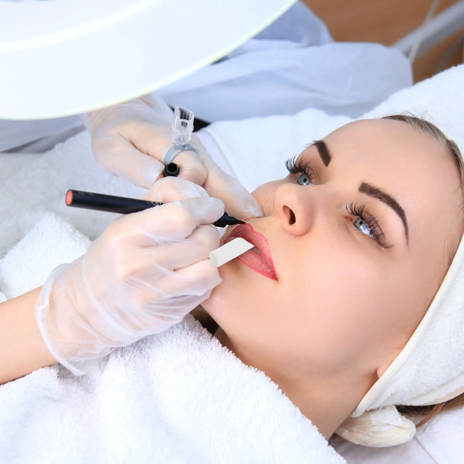 

100Pcs Cotton Lip Tattoo Stretching Sticks Disposable Lipstick Applicator Wands for Beauty Salon Efficient Lip Blushing Practice