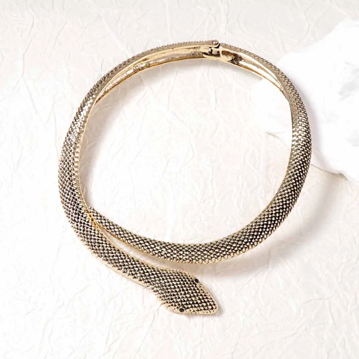 

Vintage Gold Plated Snake Choker Necklace for Women Party Fashion Jewelry New Elegant Halloween Festival Accessories