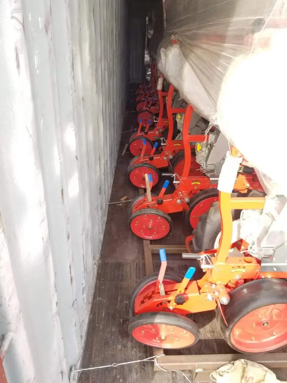 Air-suction seeder Maize planter agricultural machinery 12rows corn drill maize seeder planter for farm work tractor