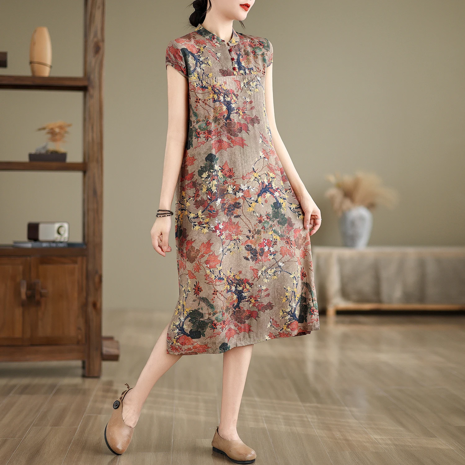 ชุดกี่เพ้าสไตล์จีนแบบหลวมพิมพ์ลายใหม่ พร้อมกระดุมตกแต่ง ให้ความรู้สึกหรูหรา แฟชั่นฤดูร้อน แขนยาว ผ้าโพลีเอสเตอร์ผสม