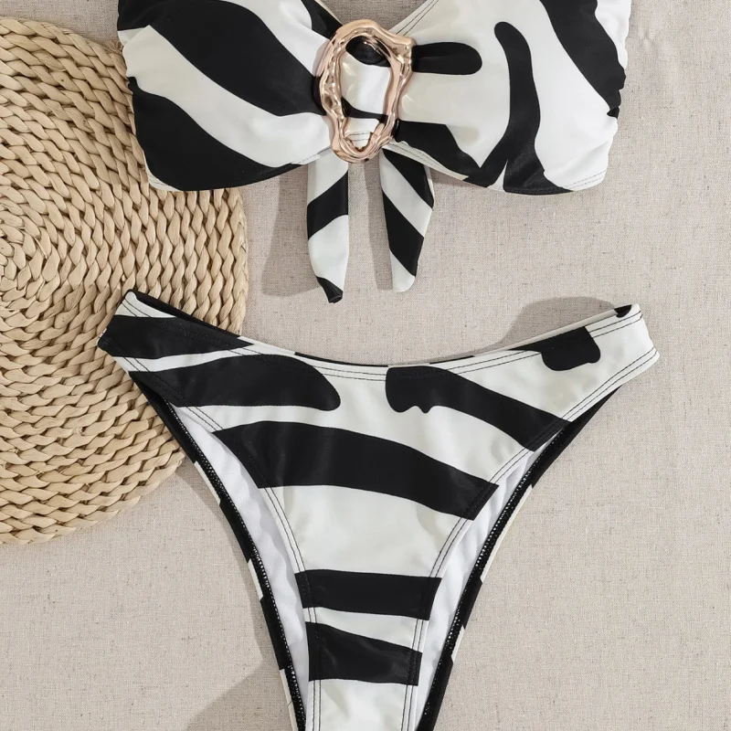 

New Striped Patchwork Color-Block Two-Piece Swimsuit with Metal Decoration, Strapless Top, and Striped Shorts Set Swimsuit