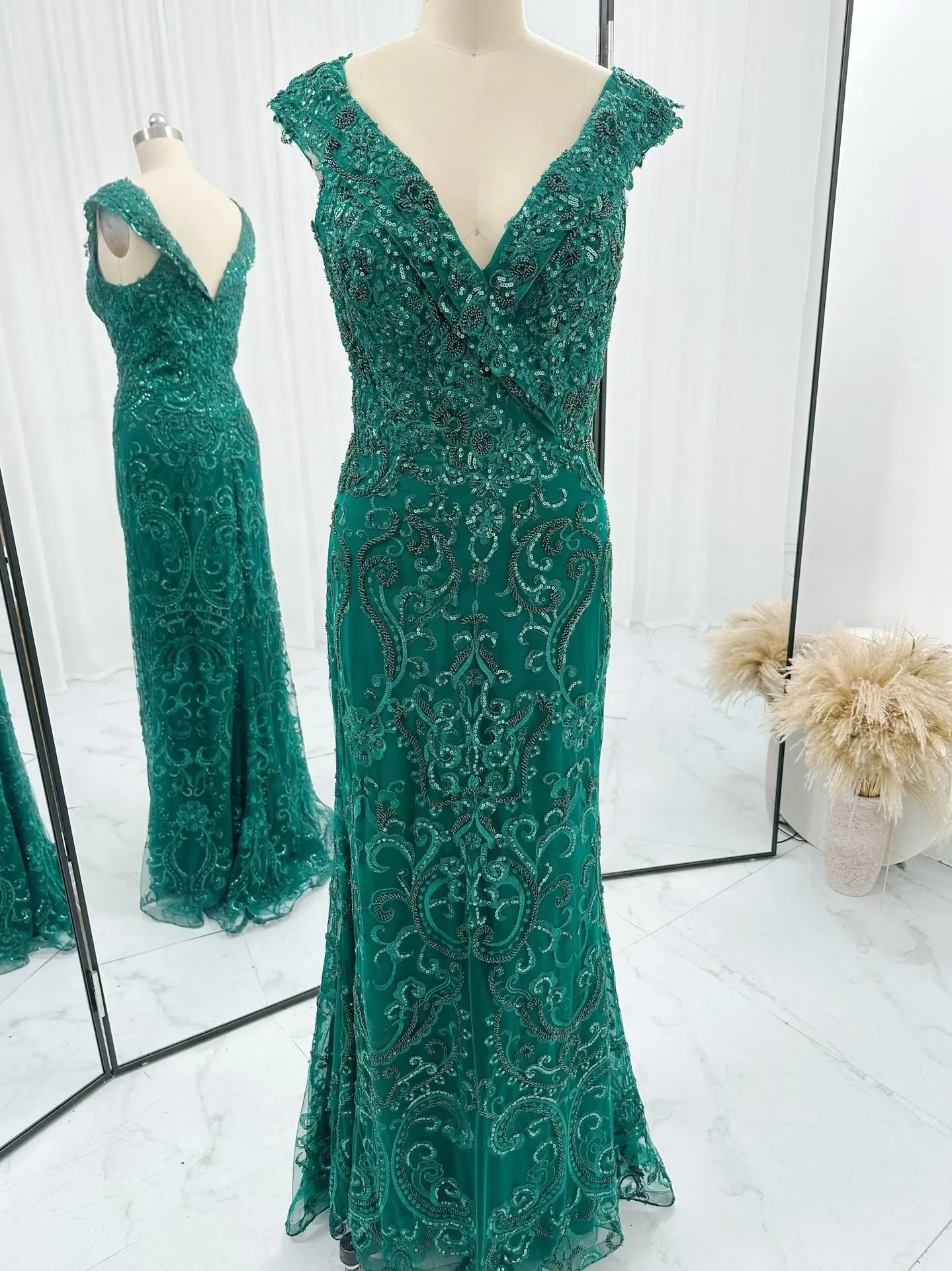 Green Sexy Lace Deep V -Neck Collection Waist Slim Evening Dress M1469