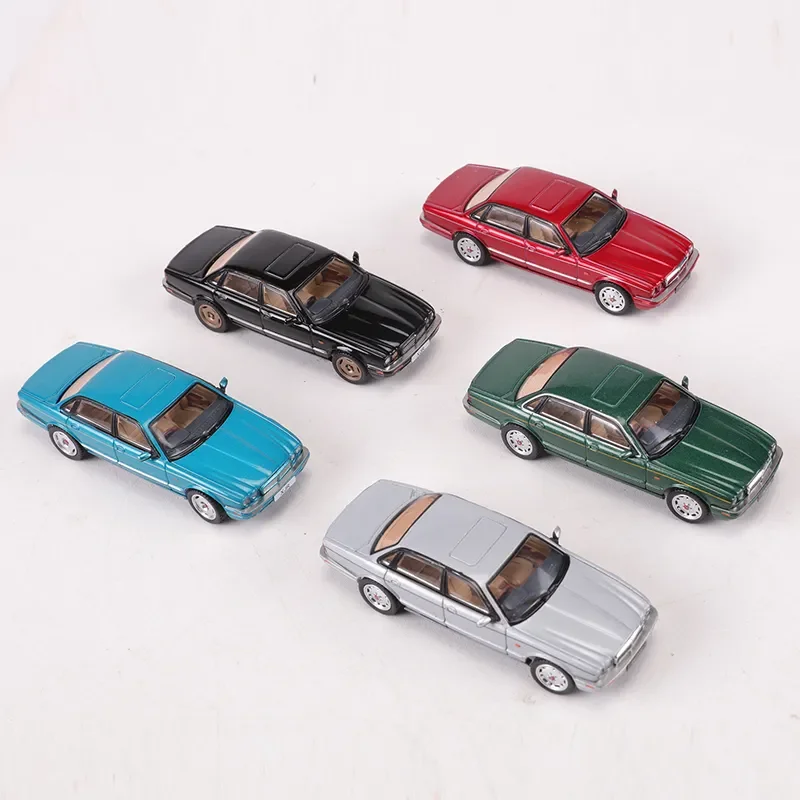 

GCD 1:64 Jaguar XJR X300 simulated alloy car model collection ornaments