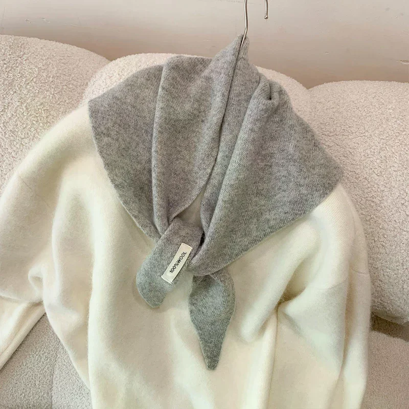 ผ้าพันคอขนสัตว์คุณภาพสูงสำหรับฤดูใบไม้ร่วงและฤดูหนาว ผ้าคลุมไหล่แคชเมียร์สีพื้นสไตล์เกาหลีสำหรับผู้หญิง ผ้าพันคอสามเหลี่ยม ผ้าพันคอคลุมคอ