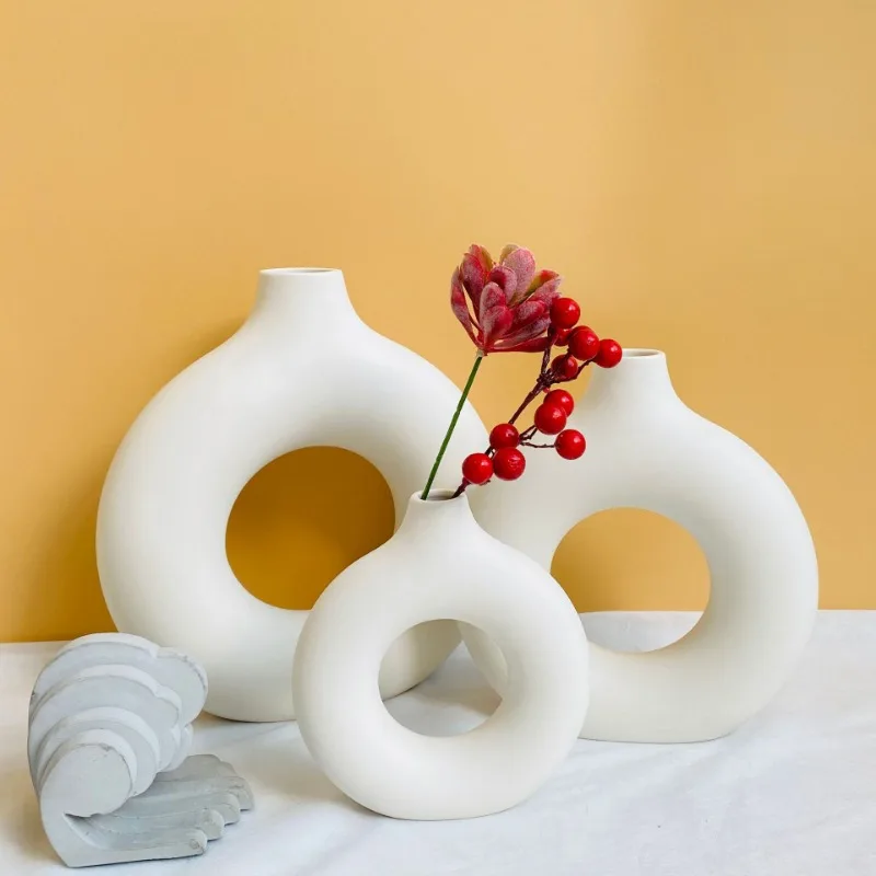 

Personalized and Creative Nordic Style White Ceramic Vase Ornaments, Minimalist Flower Arrangements, Home Art Pieces