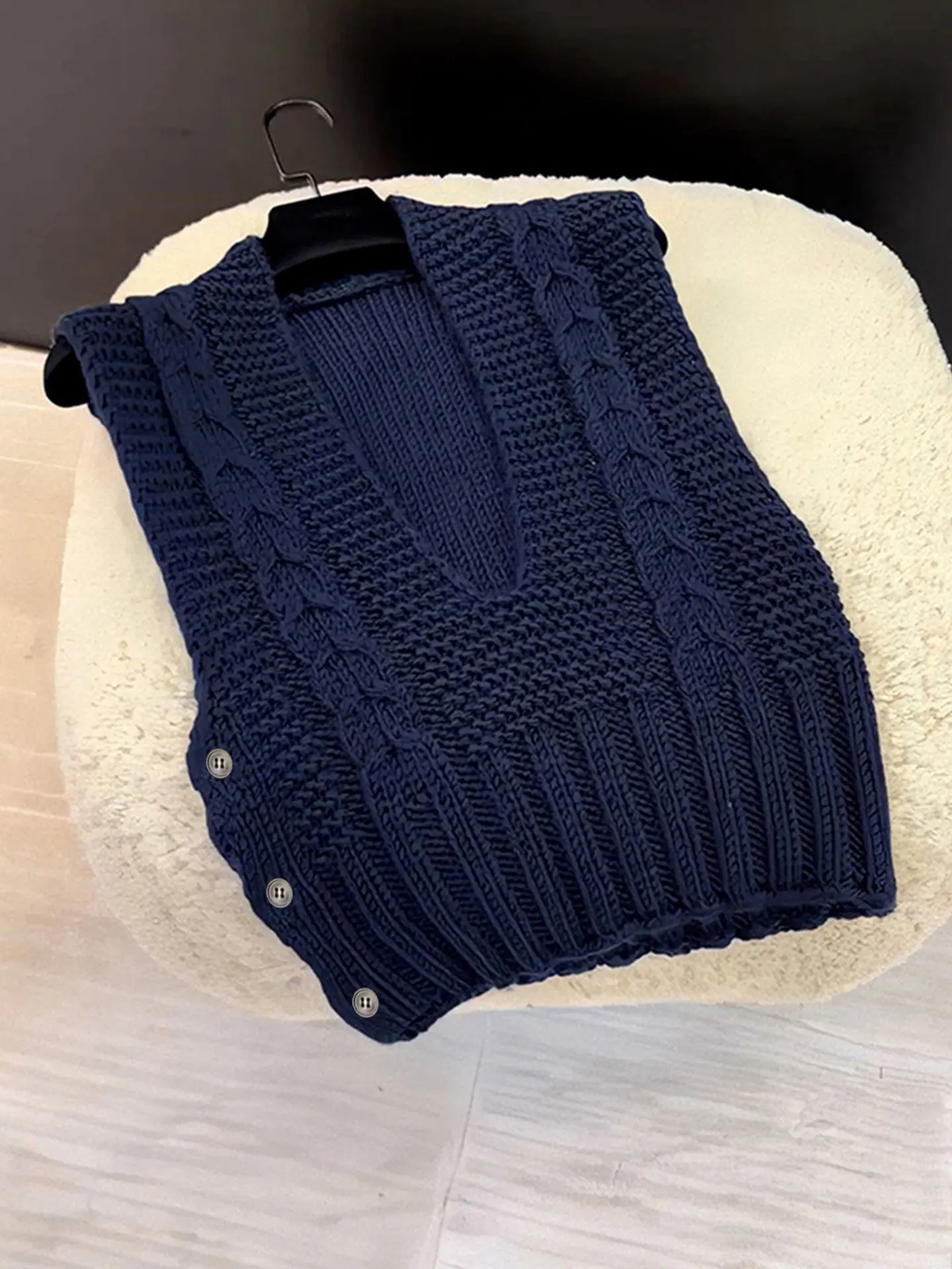 

Casual Knitted Twisted Svel Vest High-End Lightweight Luxury Autumn Outerwear Women's Faion Trendy V-Ne Loose Fit