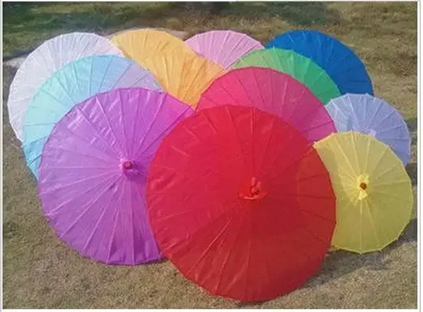 Chinesischer Farbiger Stoff-Regenschirm Weiß-Rosa Sonnenschirme Traditioneller Chinesischer Tanz-Farbschirm Japanische Seiden-Requisiten – Detail 14