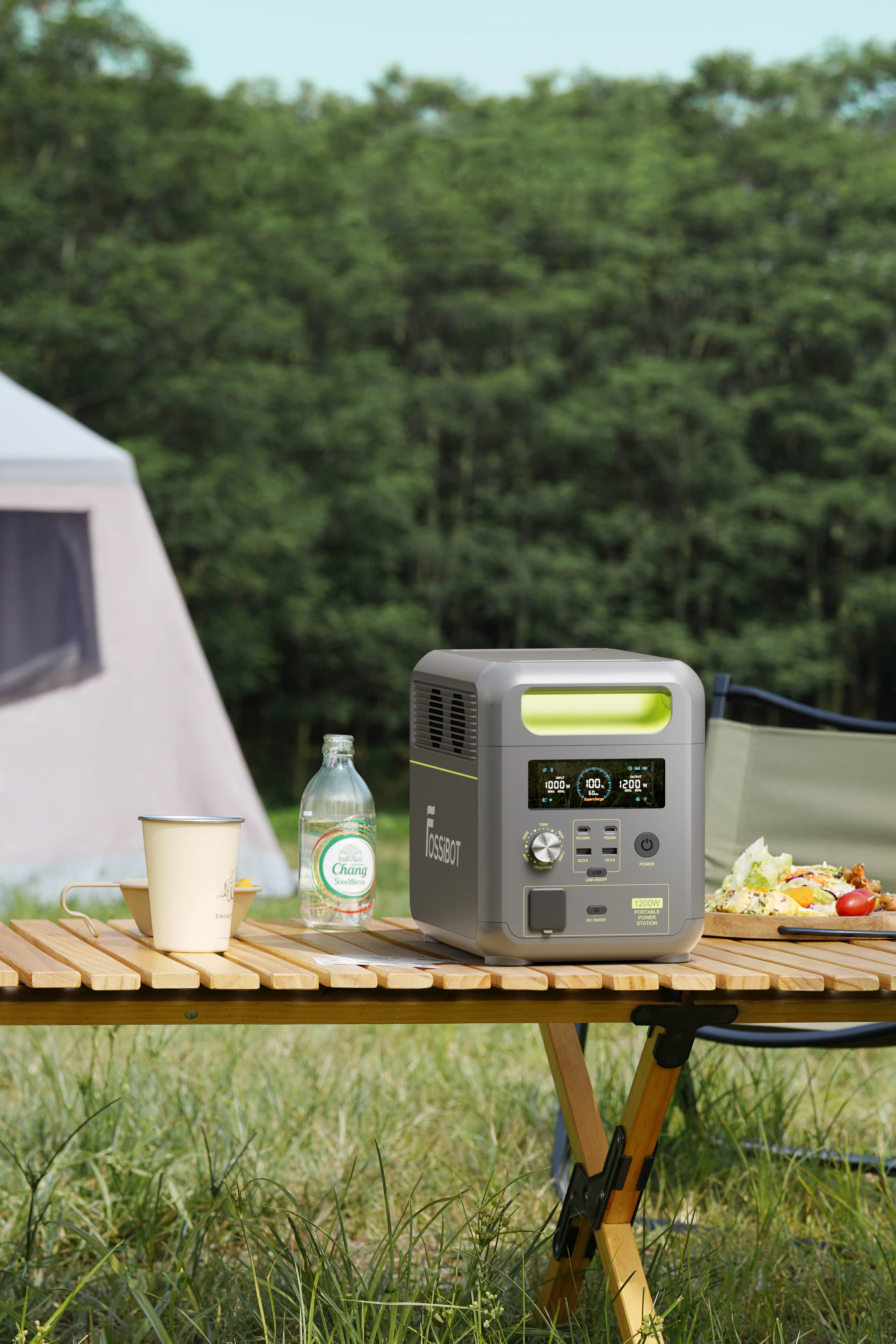 Tragbare FOSSiBOT F1200 Powerstation mit 1024Wh Kapazität, 1200W Nennleistung, 3 LED-Lichtmodi, 7 Ausgangsanschlüssen, BMS-Schutz, 5-Gang-Eingangsregler, EV-kompatible Solar-LiMnFePO₄-Batterie für
