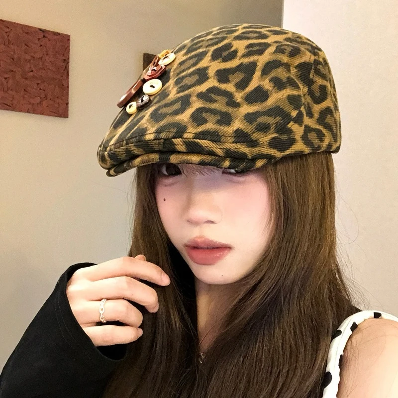 American Personalized Button Design Leopard Print Forward Hat Women Spring and Summer Y2k Trend Short Brim Sunshade Painter Cap