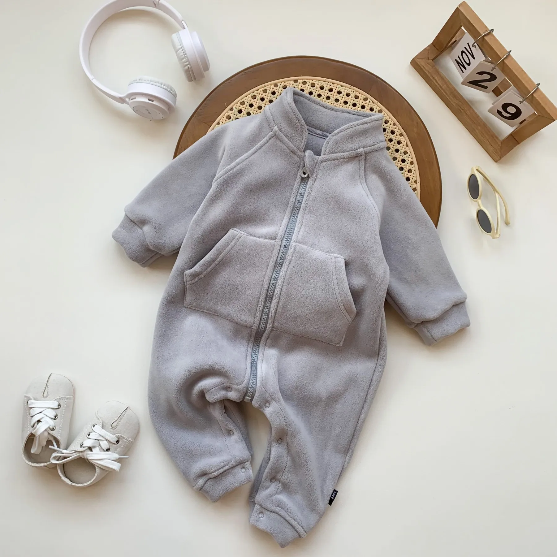 2025 herbst Neue Baby Langarm Fleece Strampler Warme Neugeborene Kleidung Plus Samt Dicken Säuglings Jungen Mädchen Zipper Overall 0-24 M