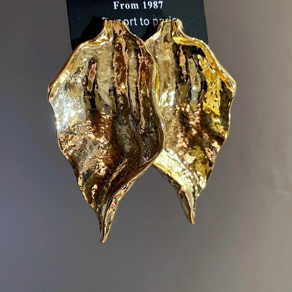 Einzigartiges Design Große Blatt-Statement-Ohrstecker für Frauen, Gekräuselte Gehämmerte Bunte Emaille-Baumblätter-Ohrringe, Partyschmuck – Detail 20