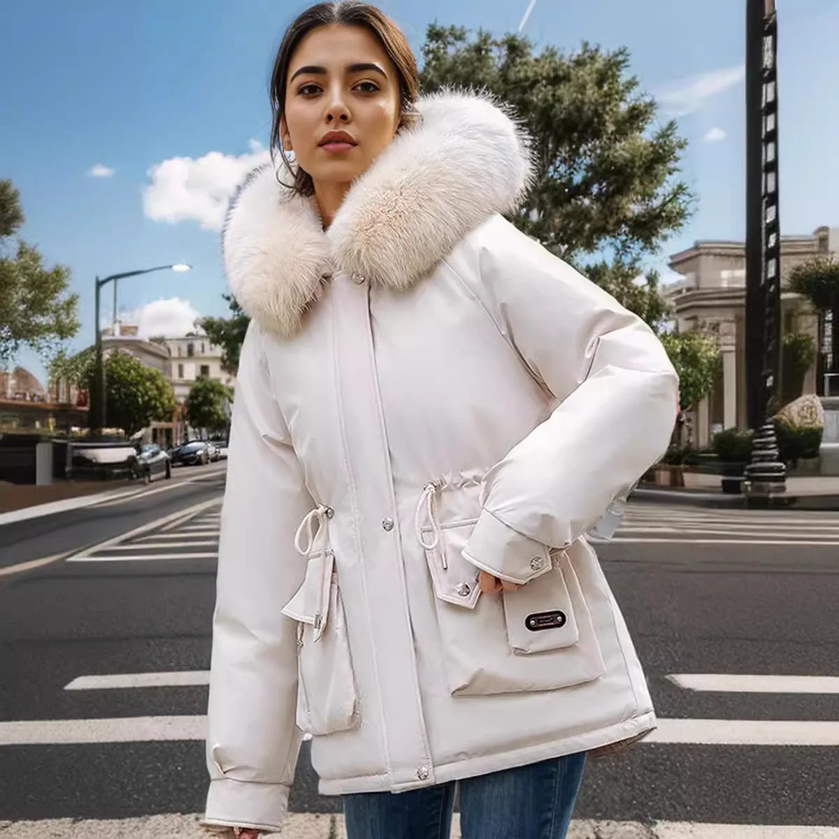Inverno 2025 Giacca imbottita da donna Collo di pelliccia femminile Parka caldo Cappotti Giacca da donna in cotone con coulisse in vita con cappuccio
