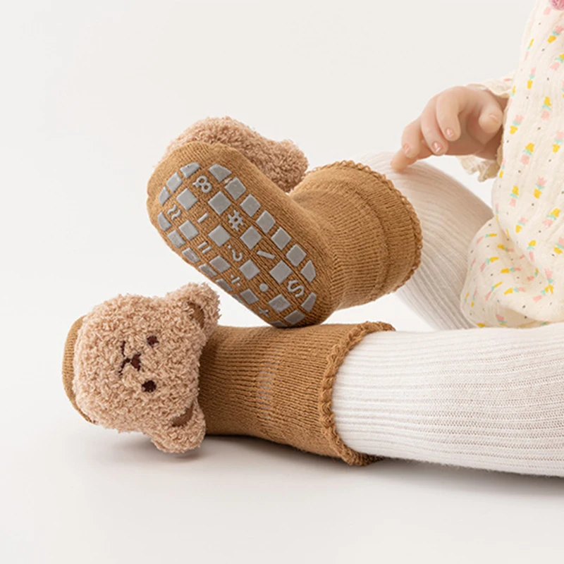 ถุงเท้ากันหนาวสำหรับเด็กทารกถุงเท้านุ่มกันลื่นกันลื่นสำหรับเด็กแรกเกิดเด็กผู้หญิงเด็กผู้ชาย3D หมีการ์ตูนน่ารักพื้นนุ่มฤดูใบไม้ร่วงฤดูหนาว