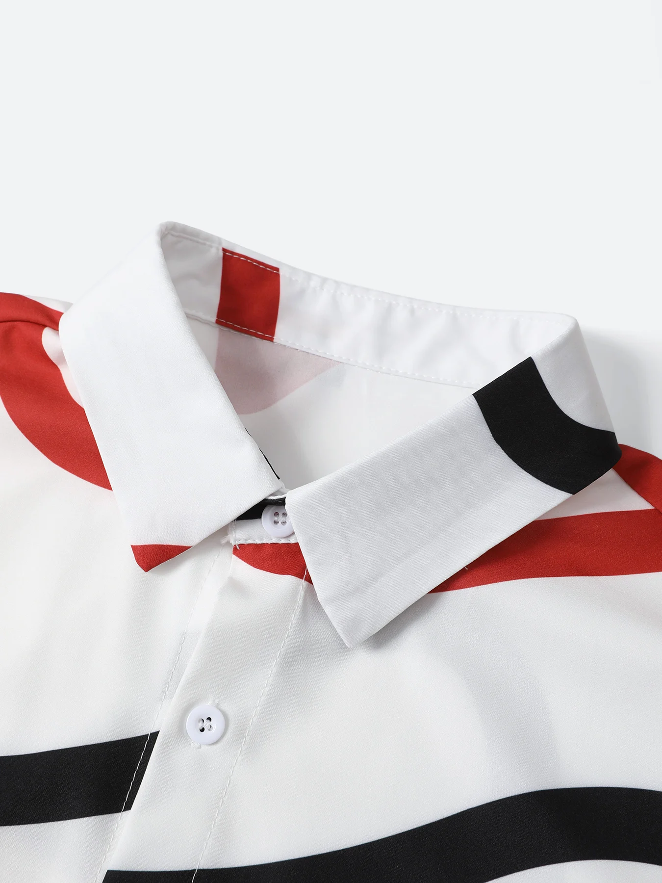 عبوتان، قميص رجالي بأكمام قصيرة وأزرار سفلية مع طية صدر السترة ونمط مطبوع، مقترن بنطال برباط، عصري، كاجوال