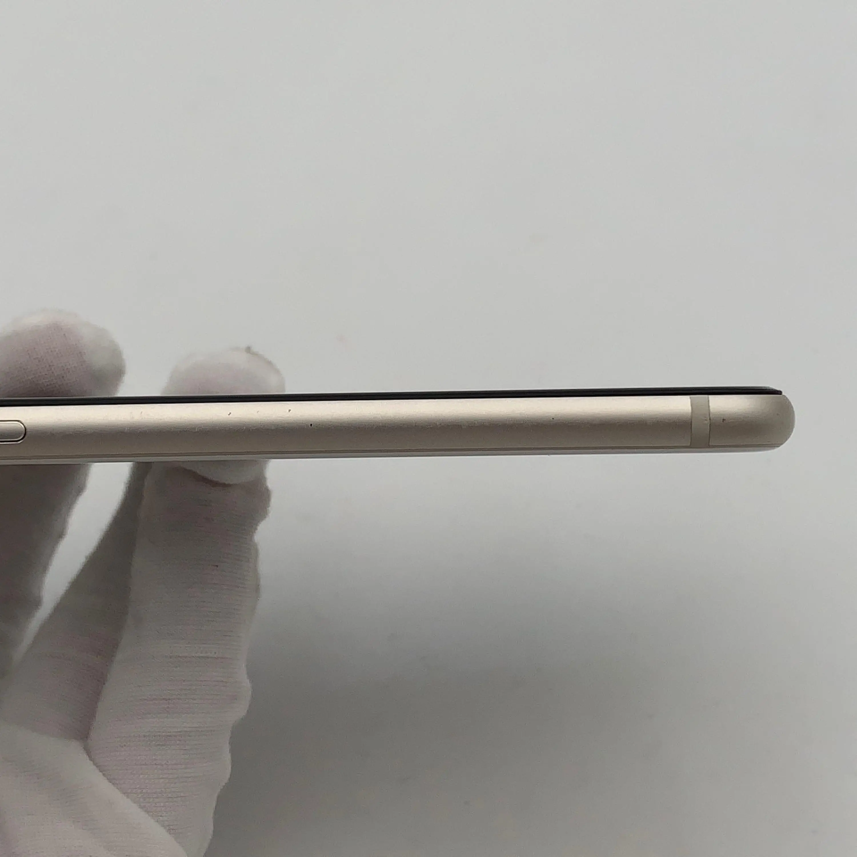 Apple iPhone SE 2022 الأصلي غير مقفول: 64/128/256GB ROM، 3GB RAM، iOS، A15 Bionic، شاشة 4.7 بوصة، كاميرا مفردة 12 ميجابكسل، 5G Ce