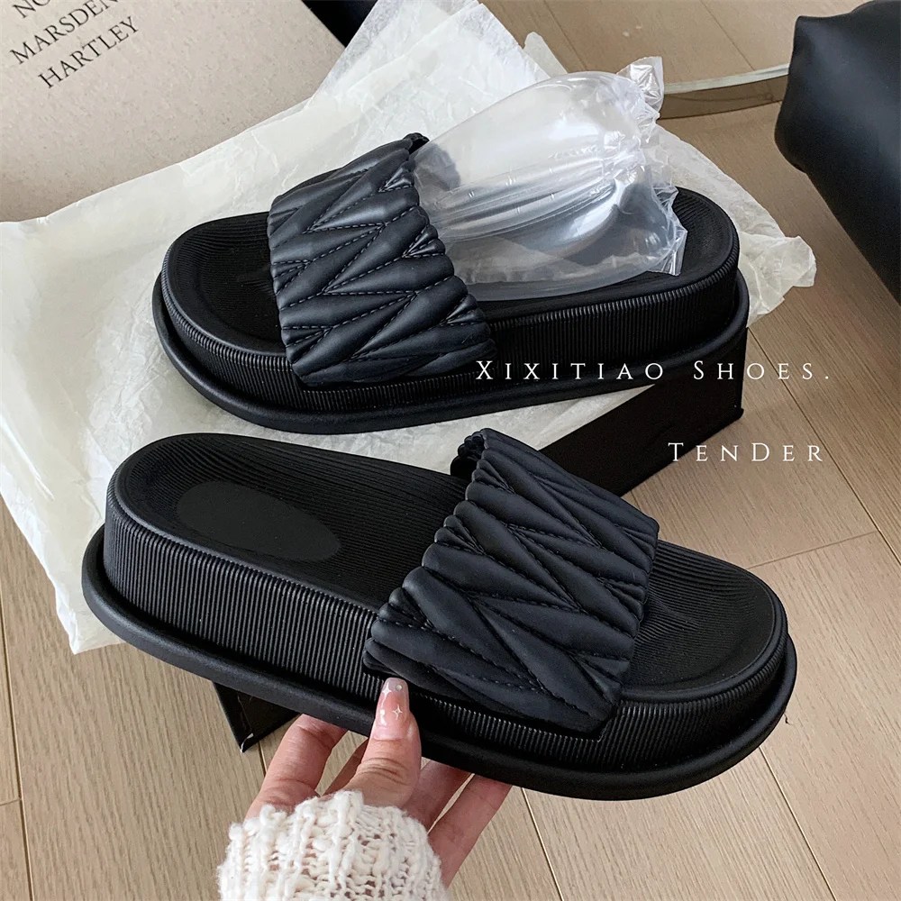 

Versatile Thick Sole Pleated Slippers Women Summer Wear Outdoor Anti Slip Beach Sandals For Women