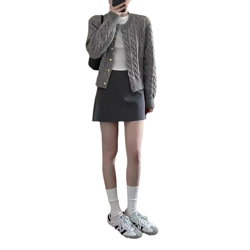 

Heathered Sweater Short Relaxed Roundneck Sweater Cable Knitwear Oversized Sweater Ultra Comfortable Studentstyle Cardigan