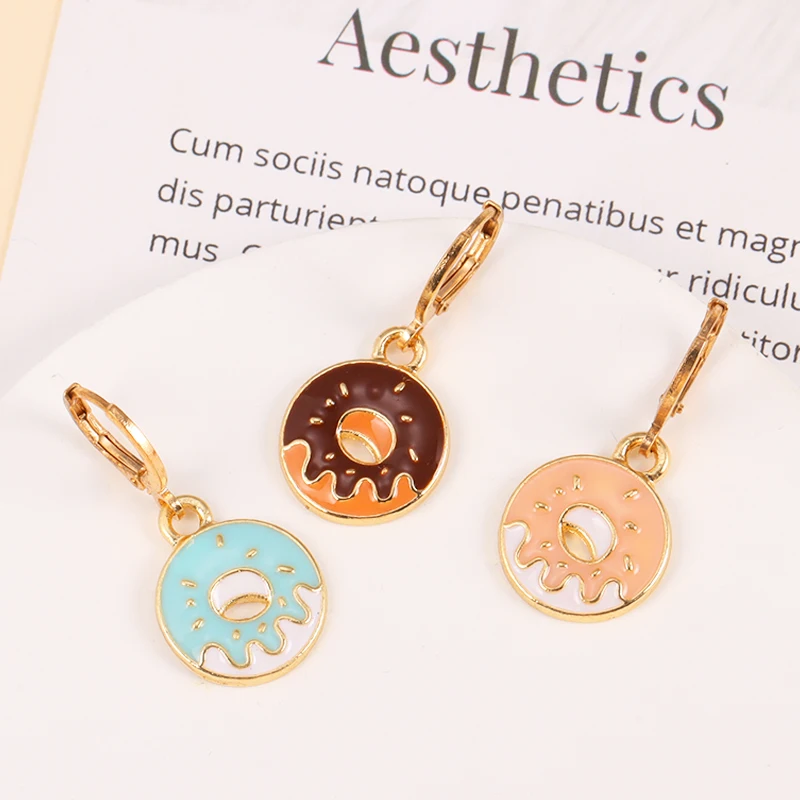 עגילי דונאטס חמודים בעיצוב אמייל צבעוני