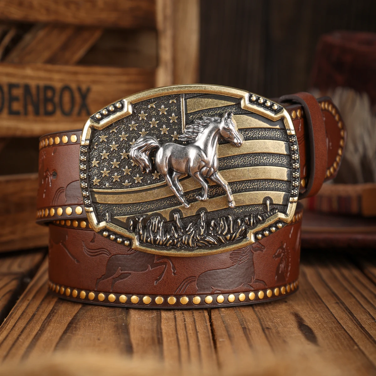 A PU belt suitable for both men and women, combining the style of western denim and retro, is perfect for daily casual outings