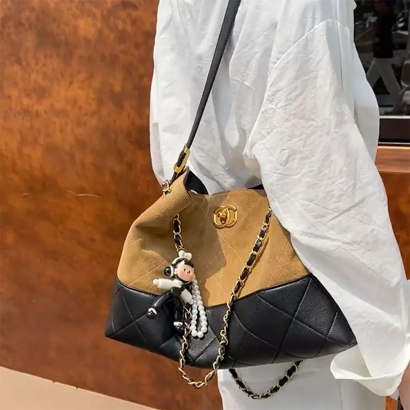 sac-fourre-tout-vintage-en-daim-marron-pour-femme-grande-capacite-nouvelle-collection-automne-hiver-avec-chaine-style-artistique-fermeture-elegante