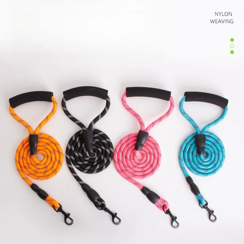 

Pet supplies are strong and not easy to wear Pet leash Multi-color round rope dog eash walking leash