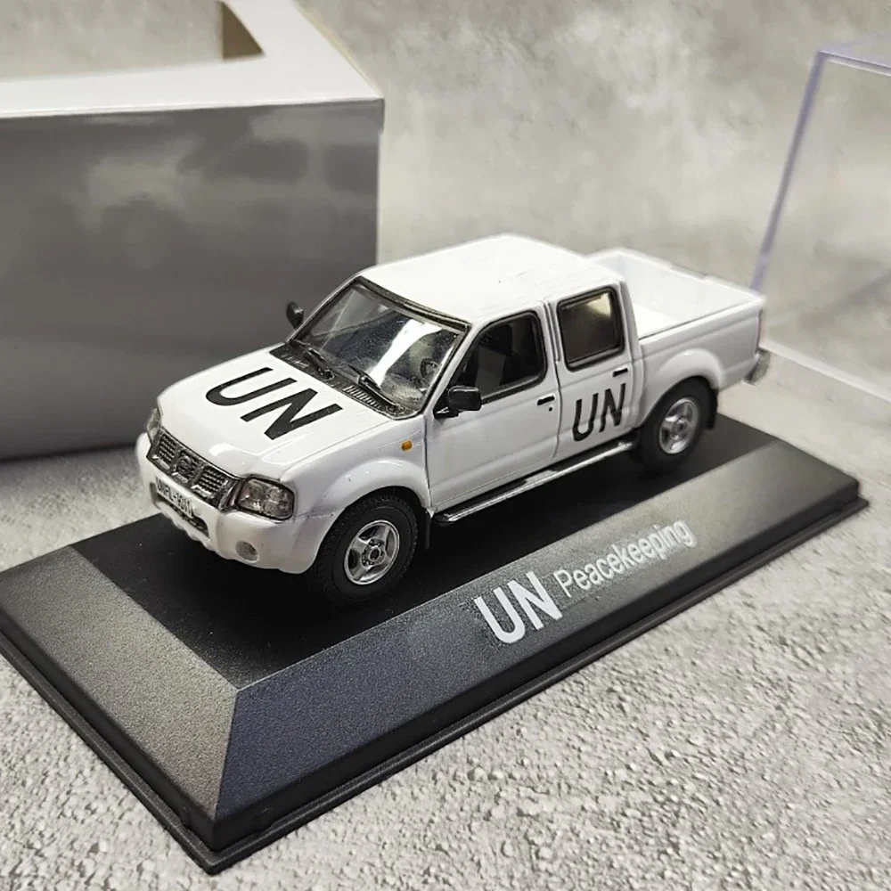 J-COLLECTION 1:43 Scale Nissan Pickup Peacekeeping Force Truck Alloy Diecast Vehicle Model Children's Toy Metal Transporter Car