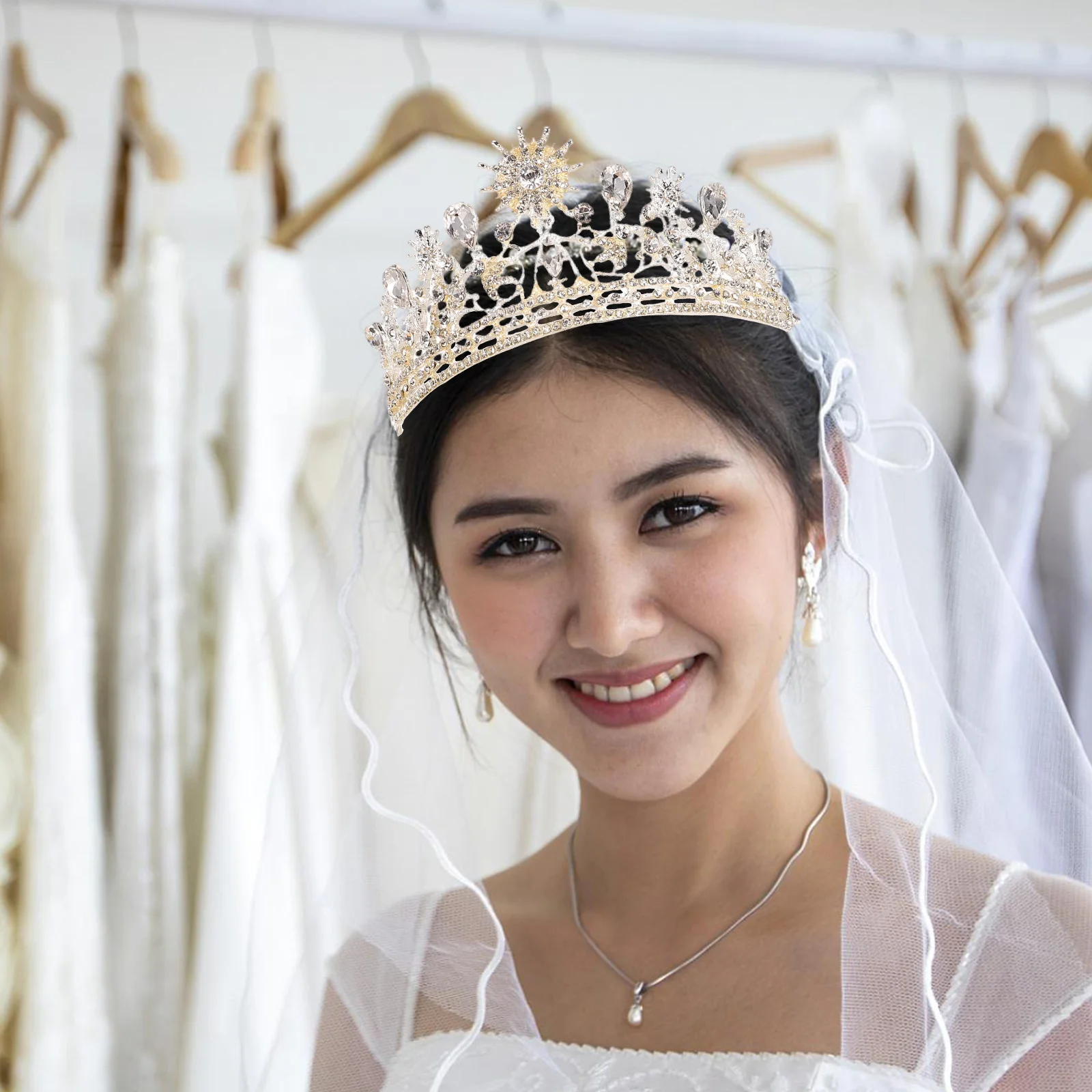 

1Pcs White Baroque Rhinestone Crown Alloy Bride Wedding Hair Accessory Retro Classic Crown for Prom Event Wedding Hair