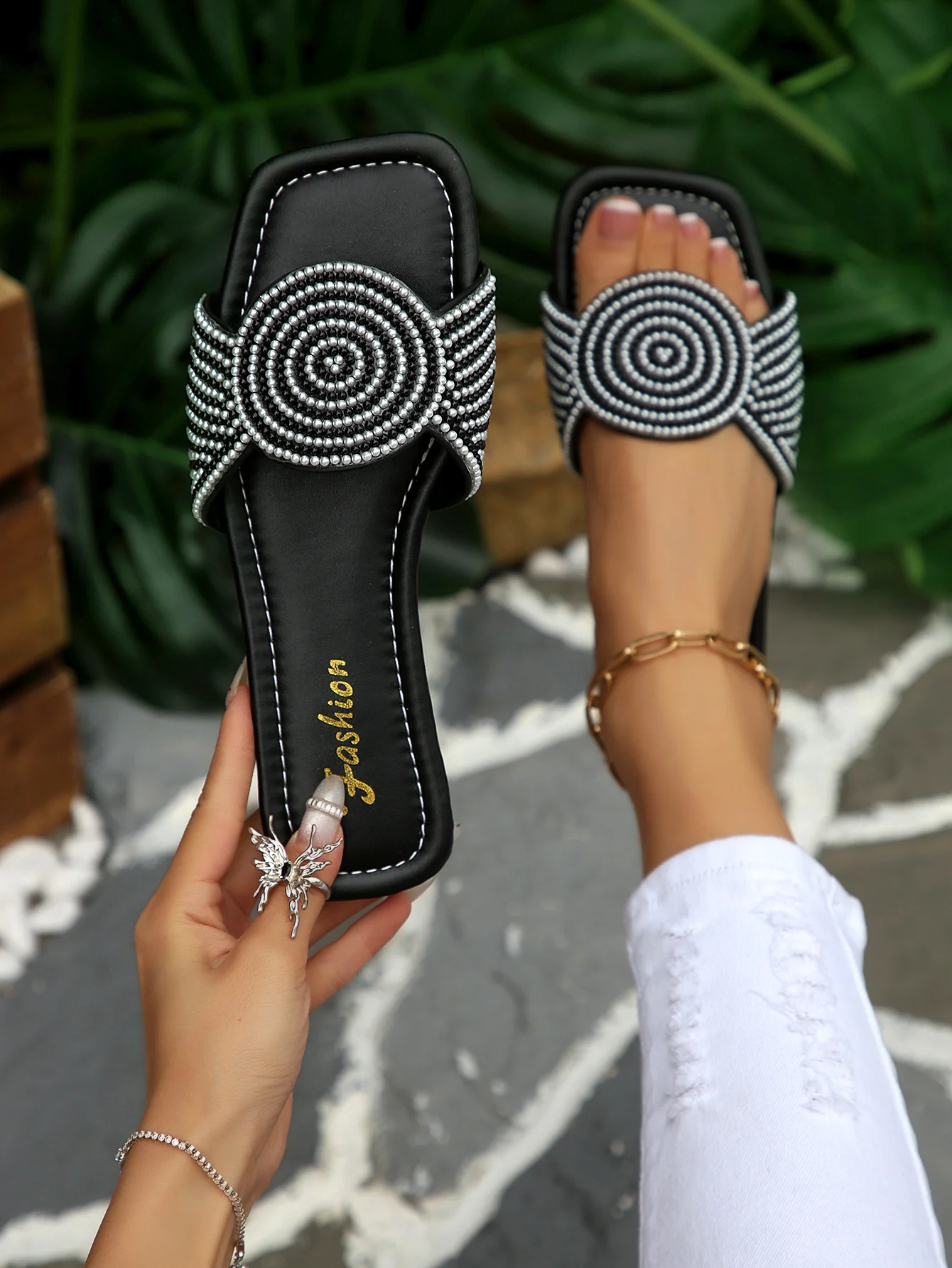 New Fashionable Summer Sandals for Women, Slip-On Slippers, Party Birthday Gift, Solid Color Outdoor Casual Shoes, Simple and Elegant Flat Beach Slippers, Easy to Match, Comfortable for All-Day Wear at Home and Outdoors