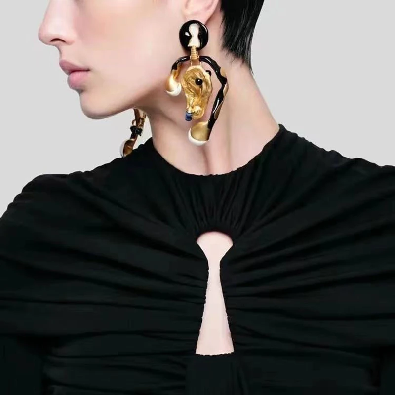 HUANZHI Black Enamel Ear Shape Drop Earring Drip Glaze Exaggerated Chunky Party Vintage Jewelry for Women 2024 New