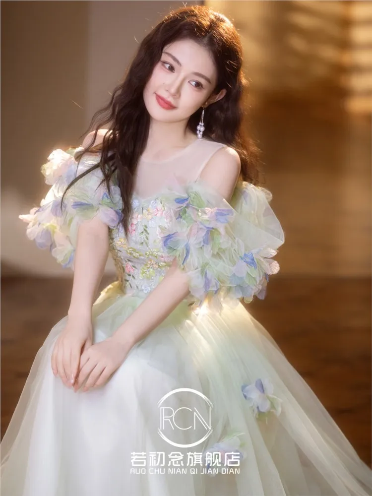 Green flowers toasting morning robe light host coming-of-age ceremony art examination dress