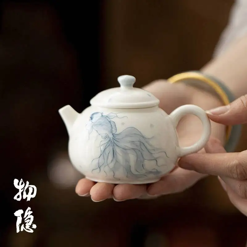 Wuyintang hand Painted Blue And White Porcelain Goldfish Small Teapot Kung Fu Set Ceramic Ball Hole Filter Tea Brewing Pot