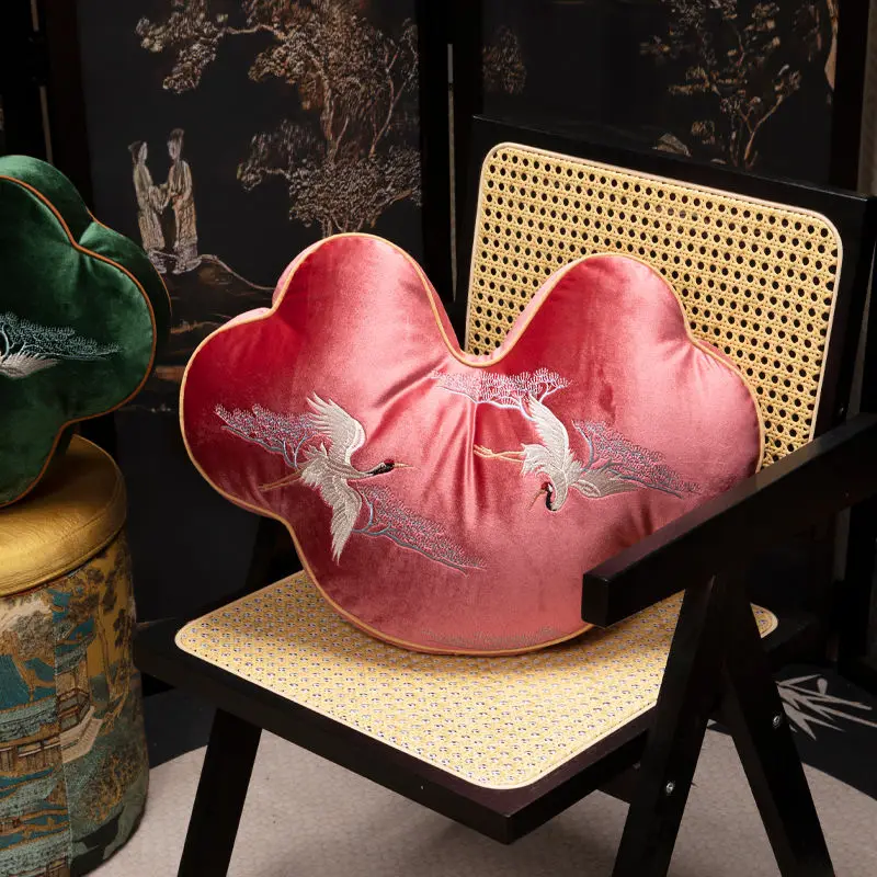 

Chinese style, throw pillow concentric lock flannel, soft and skin-friendly, removable and cannot be washed off, wool household